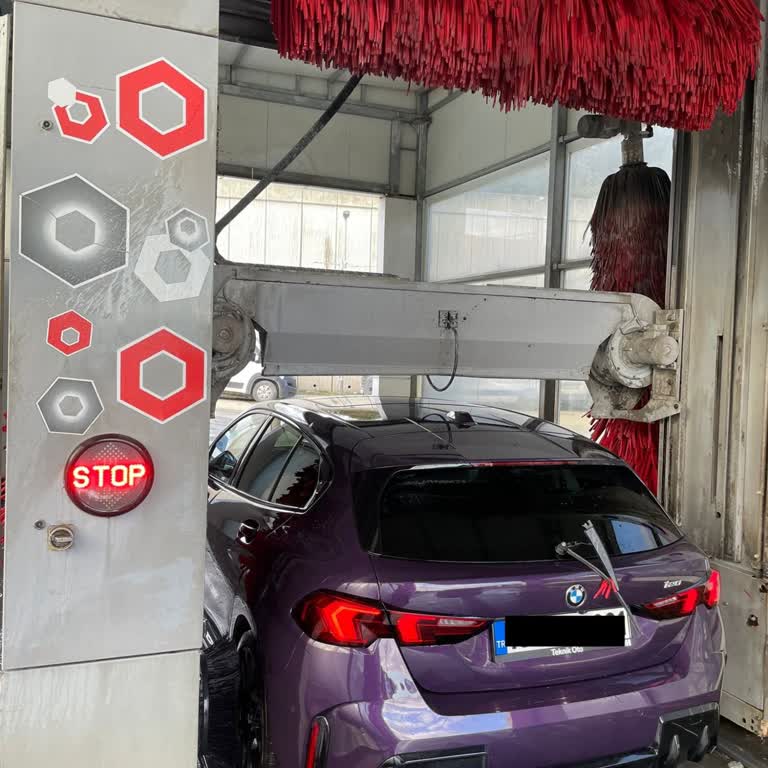 Aytemiz Petrol İstasyonunda Otomatik Araç Yıkama Makinesi Sileceği Kırdı