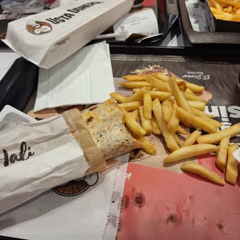 Hilltown AVM Usta Döner'de Bayat Patates Ve Soğuk Dürüm İçin 650 TL İade Talebi