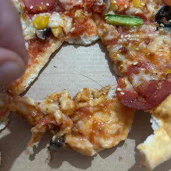 Dominos Şubesinde Hamur İçinde Kıl: Hijyen Sorunu Ve Güven Kaybı