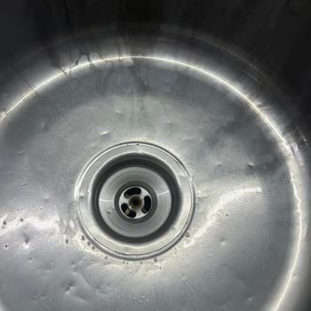 Miss Kireç Çözücü Lavabo Yüzeyine Zarar Verdi!