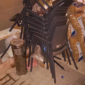 Rattan Sandalyeler Sürekli Kırılıyor, Müşteri Güvenliği Tehlikede