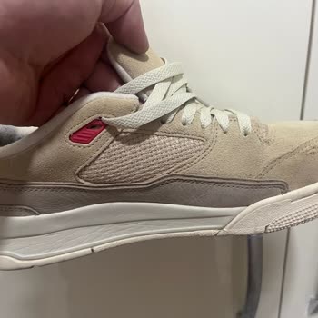 Kısa Sürede Burun Kısmı Yırtılan Nike Air Ayakkabısı İçin Açıklama Eksikliği