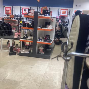 Paslı Tel Çocuk Güvenliğini Tehlikeye Attı Ve Mağaza İhmali