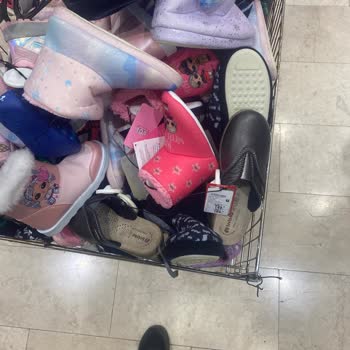 Paslı Tel Çocuk Güvenliğini Tehlikeye Attı Ve Mağaza İhmali