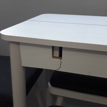 Kırık Masa Ve Sökük Koltuk İçin Değişim Talebi