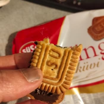 BİM Finger Bisküvi İçinde Tüy Benzeri Madde Bulundu