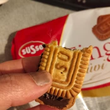 BİM Finger Bisküvi İçinde Tüy Benzeri Madde Bulundu