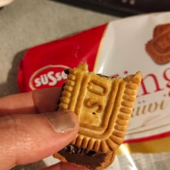 BİM Finger Bisküvi İçinde Tüy Benzeri Madde Bulundu