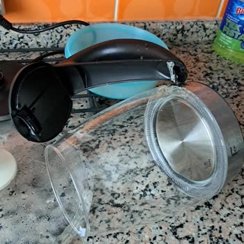 Kettle Kulpu Cam Haznesinden Ayrıldı, Kaynar Su Yanığı Yaşadım