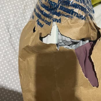 Lefties Paketi Açık Ve Yırtılmış Şekilde Teslim Edildi