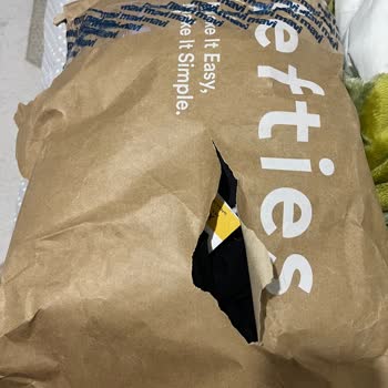 Lefties Paketi Açık Ve Yırtılmış Şekilde Teslim Edildi