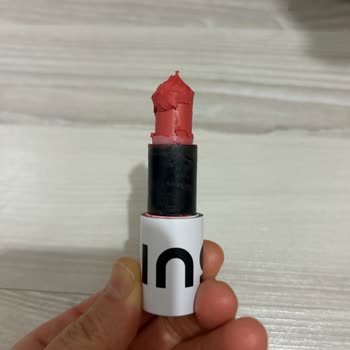 İno Beauty Setindeki Kırık Ve Çentikli Ruj, Güven Kaybı Ve İade Talebi