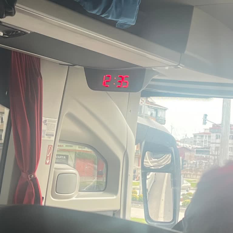 Kapısı Kapanmayan Otobüs Saatlerce Bekletti Ve Gecikmeye Yol Açtı