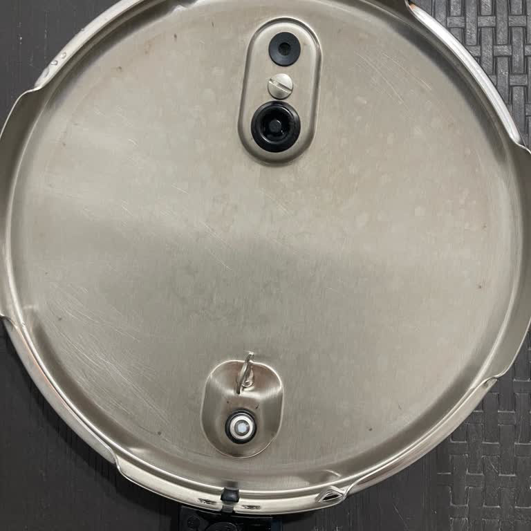 Fissler Düdüklü Tencerenin Kapağında Pas Benzeri Lekeler Ve Sağlık Endişesi