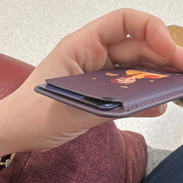 Deercase Magsafe Kartlıkta Deri Soyulması Sorunu Ve Değişim Talebi