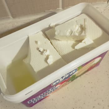 Ayca Beyaz Peynirde Sinek Bulunması Ve Hijyen Şikayeti