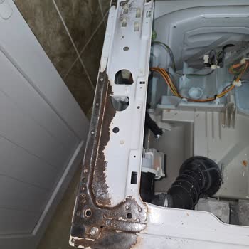 Bosch Çamaşır Makinesi Alt Çürümesi Ücretsiz Parça Değişimi Talebi