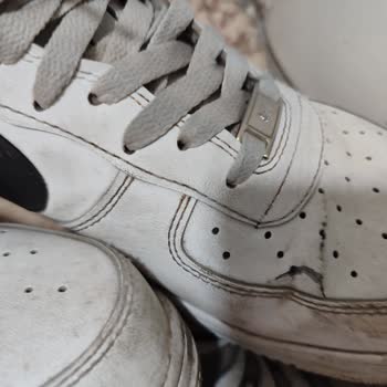 Üç Ayda Ayakkabı Çöp Oldu, Firmadan Sorumluluk Reddi