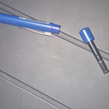 Mekanik Kalemin Arka Kapağı Ve Gövdesi Çıktı: Üretim Hatası