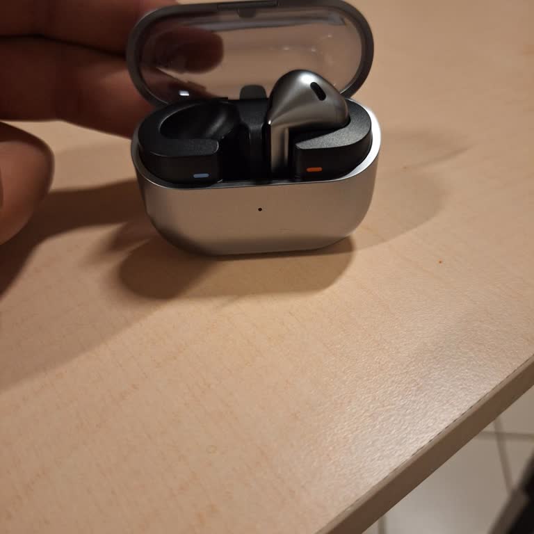 Galaxy Buds 3 Sağ Kulaklık Şarj Almıyor, Değişim Talebi