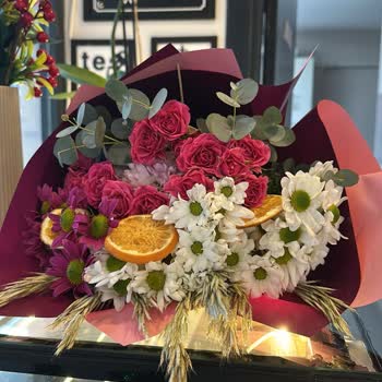 Sipariş Edilen Büyük Pembeli Buket Yanlış Şekilde Ve Küçük Olarak Gönderildi