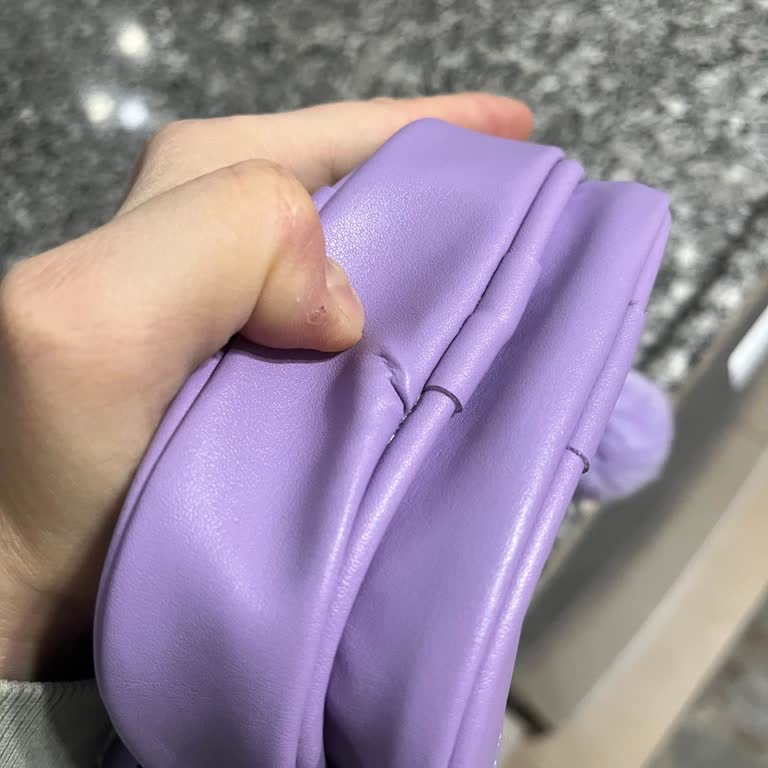 Defolu Çanta Üzerinde Tekrarlayan Dikiş Hatası