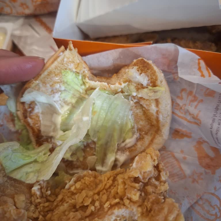 Popeyes Liman Şubesinde Bayat Hamburger