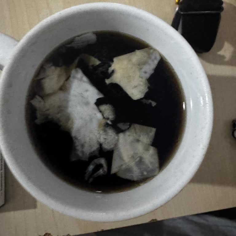 Son Kullanma Tarihi Geçmemiş Coca-Cola Şişesinde Beyaz Maddeler Ve Sağlık Riski