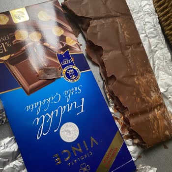 Vince Fındıklı Sütlü Çikolata Bozulmuş Ve Erimiş Olması Hijyen Endişesi Yaratıyor