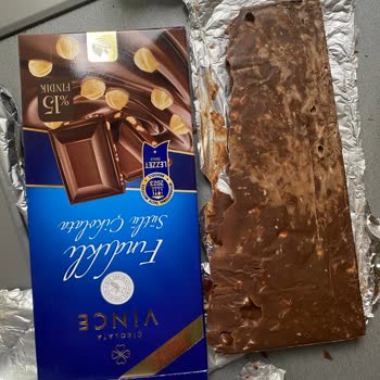 Vince Fındıklı Sütlü Çikolata Bozulmuş Ve Erimiş Olması Hijyen Endişesi Yaratıyor