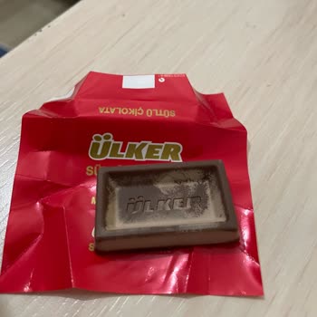 Ülker Sütlü Çikolata’da Renk Bozukluğu Ve Bozulmuş Görünüm