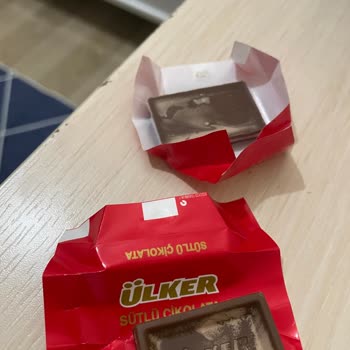 Ülker Sütlü Çikolata’da Renk Bozukluğu Ve Bozulmuş Görünüm