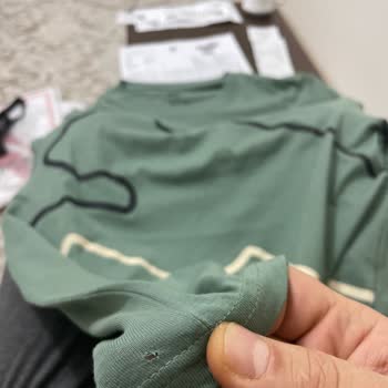 Alarm Etiketi Nedeniyle Yeni Tişörtte Yırtık Ve Fatura Eksikliği