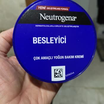 Neutrogena Besleyici Krem Emilmiyor Ve Yapışkan Kalıntı Bırakıyor