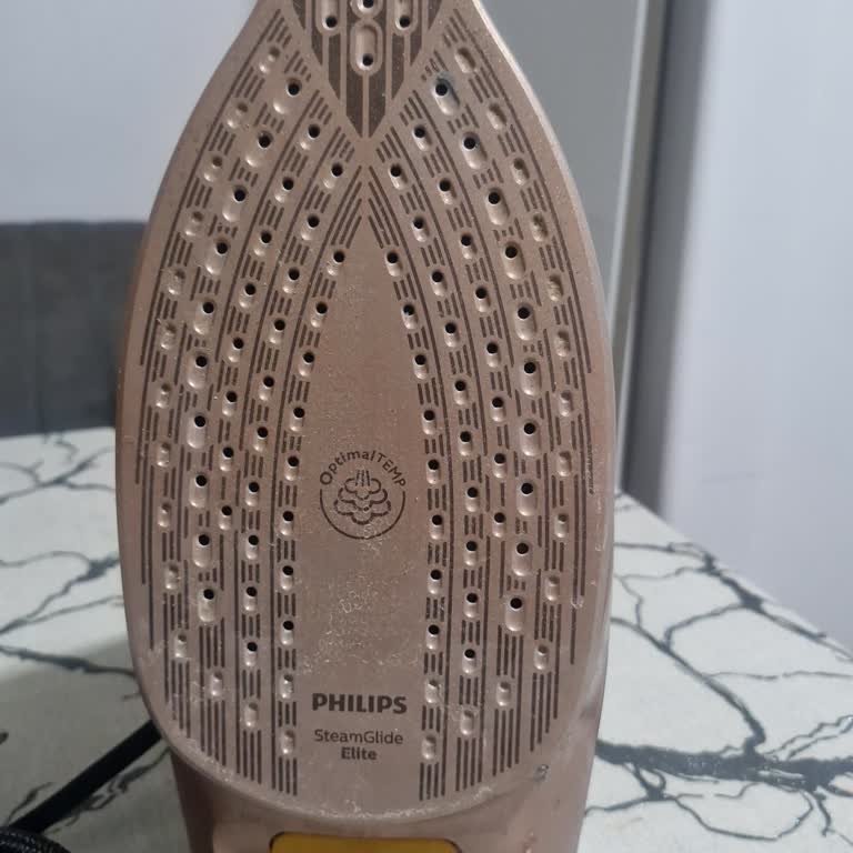 Philips Ütüde Dayanıksızlık Ve Isıtma Arızası İçin Tamir Ve Değişim Talebi