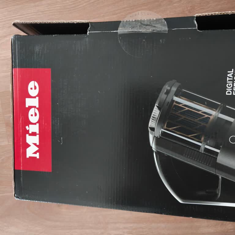 Pazarama’da Satın Alınan Miele Süpürge Paketi Açılmış Ve Bantları Yeniden Yapıştırılmış