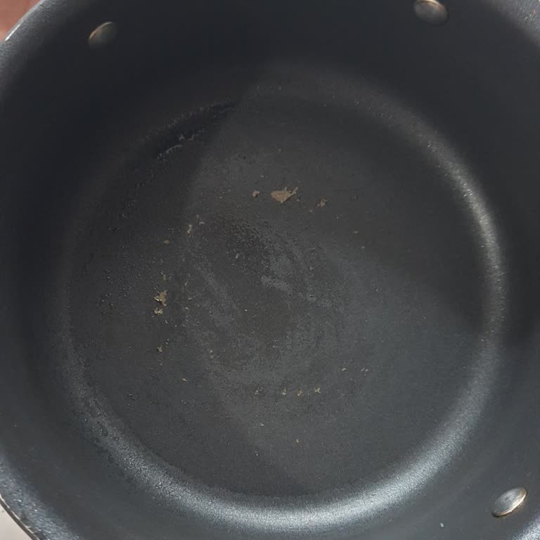 Karaca Züccaciye Bio Diamond Master Serisi 20 Cm Tencerenin İç Kaplaması Zamanla Kalktı!