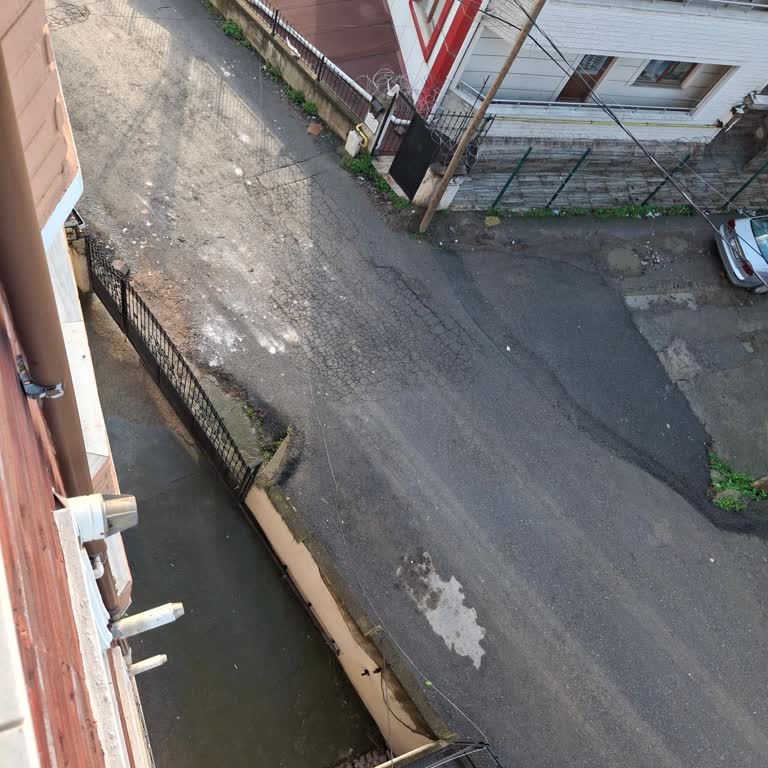 Darıca’da Düşen İnternet Kablosu Tehlikeli Durum Ve Acil Müdahale Eksikliği