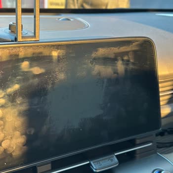 Hyundai Kona Elektrik Multimedya Ekran Soyulma Ve Deformasyon Garanti Kapsamında Değişim Talebi