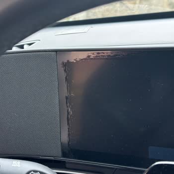 Hyundai Kona Elektrik Multimedya Ekran Soyulma Ve Deformasyon Garanti Kapsamında Değişim Talebi