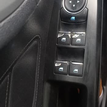 Ford Focus İç Malzeme Kalitesizliği: Cam Düğmeleri Kırılıyor, Yedek Parça Yok
