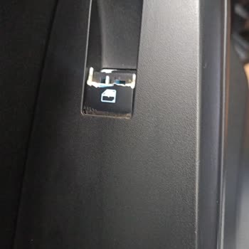 Ford Focus İç Malzeme Kalitesizliği: Cam Düğmeleri Kırılıyor, Yedek Parça Yok