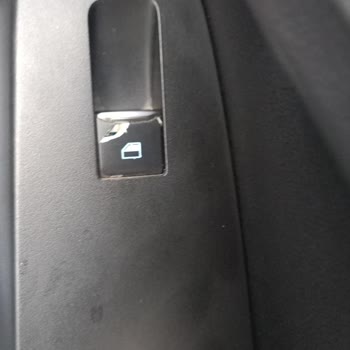 Ford Focus İç Malzeme Kalitesizliği: Cam Düğmeleri Kırılıyor, Yedek Parça Yok