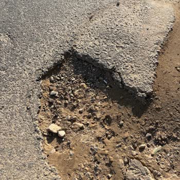 Gaziantep Şahinbey'de Bozuk Işıksız Yol Nedeniyle 4000 TL'lik Lastik Zararım Ve Otomatik Cevaplar