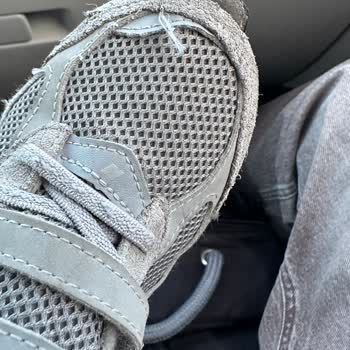 New Balance Çocuk Ayakkabısındaki Açılan Deliklere Değişim Talebi