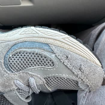 New Balance Çocuk Ayakkabısındaki Açılan Deliklere Değişim Talebi