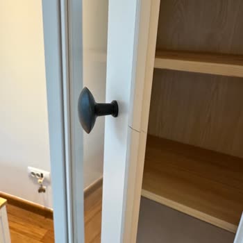 Kırık Camlı Dolap Kapağı İçin Faturasız Ücretsiz Değişim Talebi