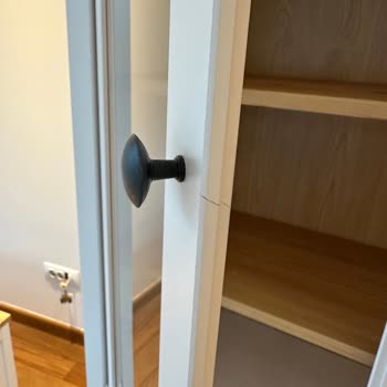 Kırık Camlı Dolap Kapağı İçin Faturasız Ücretsiz Değişim Talebi