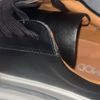 Yanıltıcı Görsel, Kusurlu Ayakkabı Ve Müşteri Hizmetleri İlgisizliği