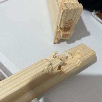 Kırık Sandalye Değişimi Sözü Verildi Depodan Geri Dönüş Yok